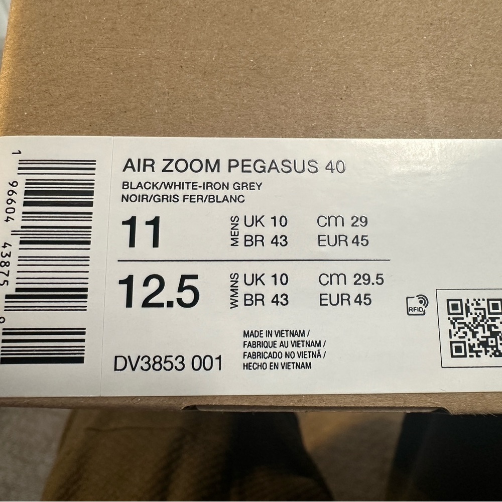 Nike Air Zoom Pegasus 40 - NWT - Sz 11